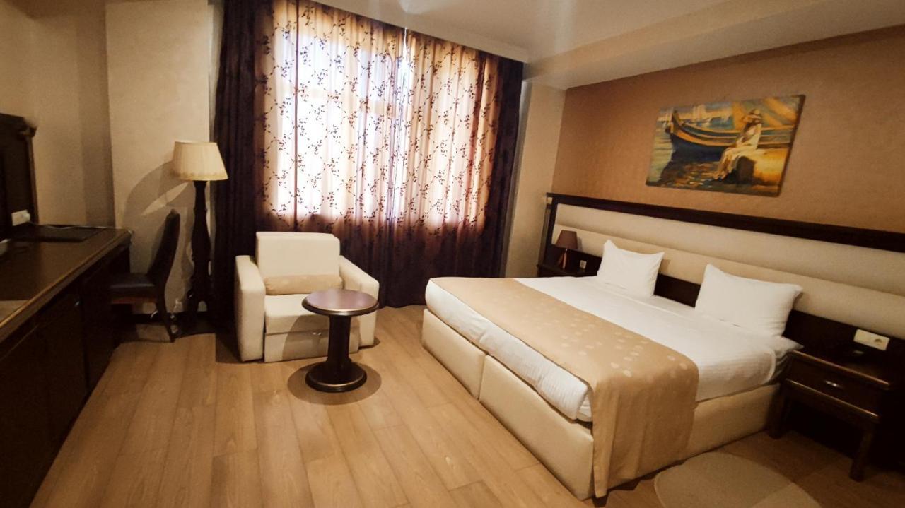 Smith'S Boutique Hotell Baku Exteriör bild